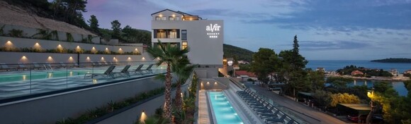 POSEBNA PONUDA! Vrhunac sezone u Aminess Alfir Hotelu 4* - 4 ili 7 noćenja s polupansionom za 2 osobe i 2 djece uz korištenje bazena i wellness oaze