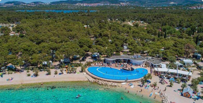 5 noćenja za 4 osobe i do 3 djece u mobilnoj kućici Amadria Park Camping 4*, ŠIBENIK