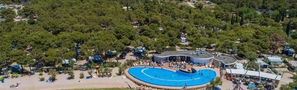 5 noćenja za 4 osobe i do 3 djece u mobilnoj kućici Amadria Park Camping 4*, ŠIBENIK
