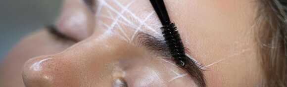 Paket usluga: trajni lak, maska za ruke i brow lift ili bojanje obrva u salonu House of Beauty by Gabriela