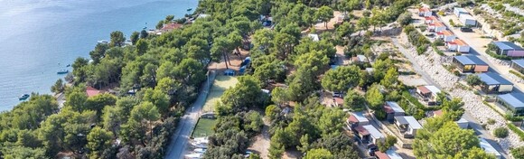 MALI LOŠINJ - 2, 3, 4 ili 5 noćenja u mobilnim kućicama za do 4 osobe + gratis smještaj za 1 dijete do 11,99 godina u Camping Village Poljana 4*