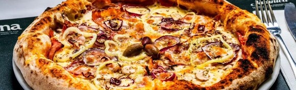 Pizza po izboru za 2 osobe u Magazinskoj kleti - Četiri šešira